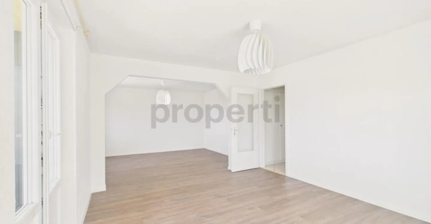 Charming 3.5 rooms in a peaceful living environment between nature and comfort - Photo 2 of 9