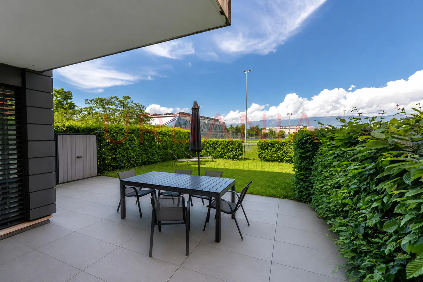 CASATAX: Geräumige 4-Zimmer-Wohnung mit Terrasse und privatem Garten - Foto 1 von 5