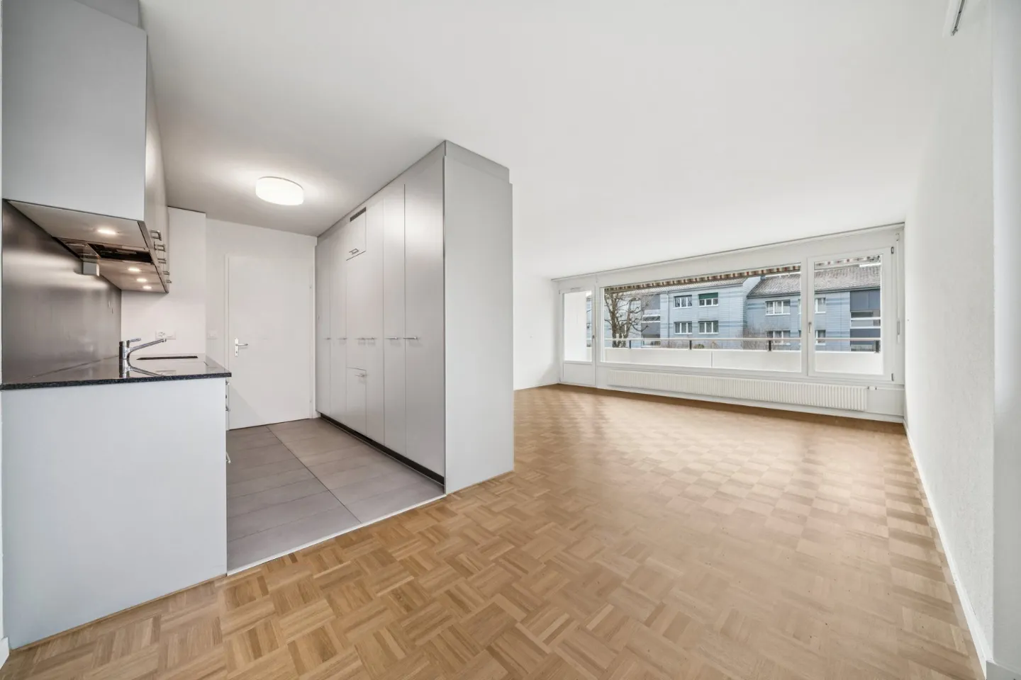 Attrayant appartement de 5.5 pièces au rez-de-chaussée - Photo 3 sur 11