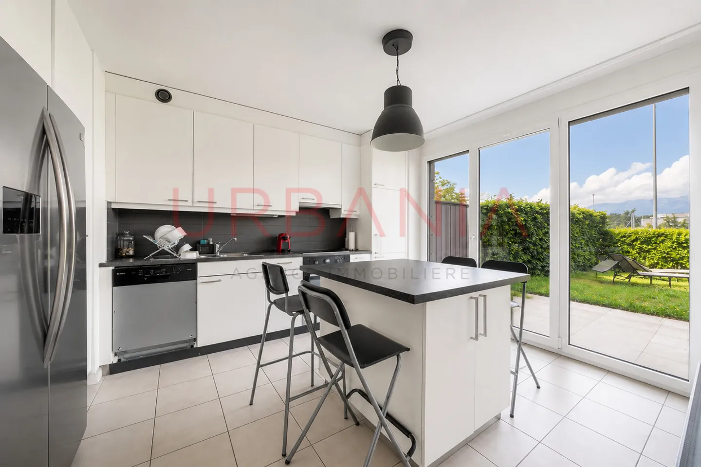 CASATAX: Geräumige 4-Zimmer-Wohnung mit Terrasse und privatem Garten - Foto 2 von 5