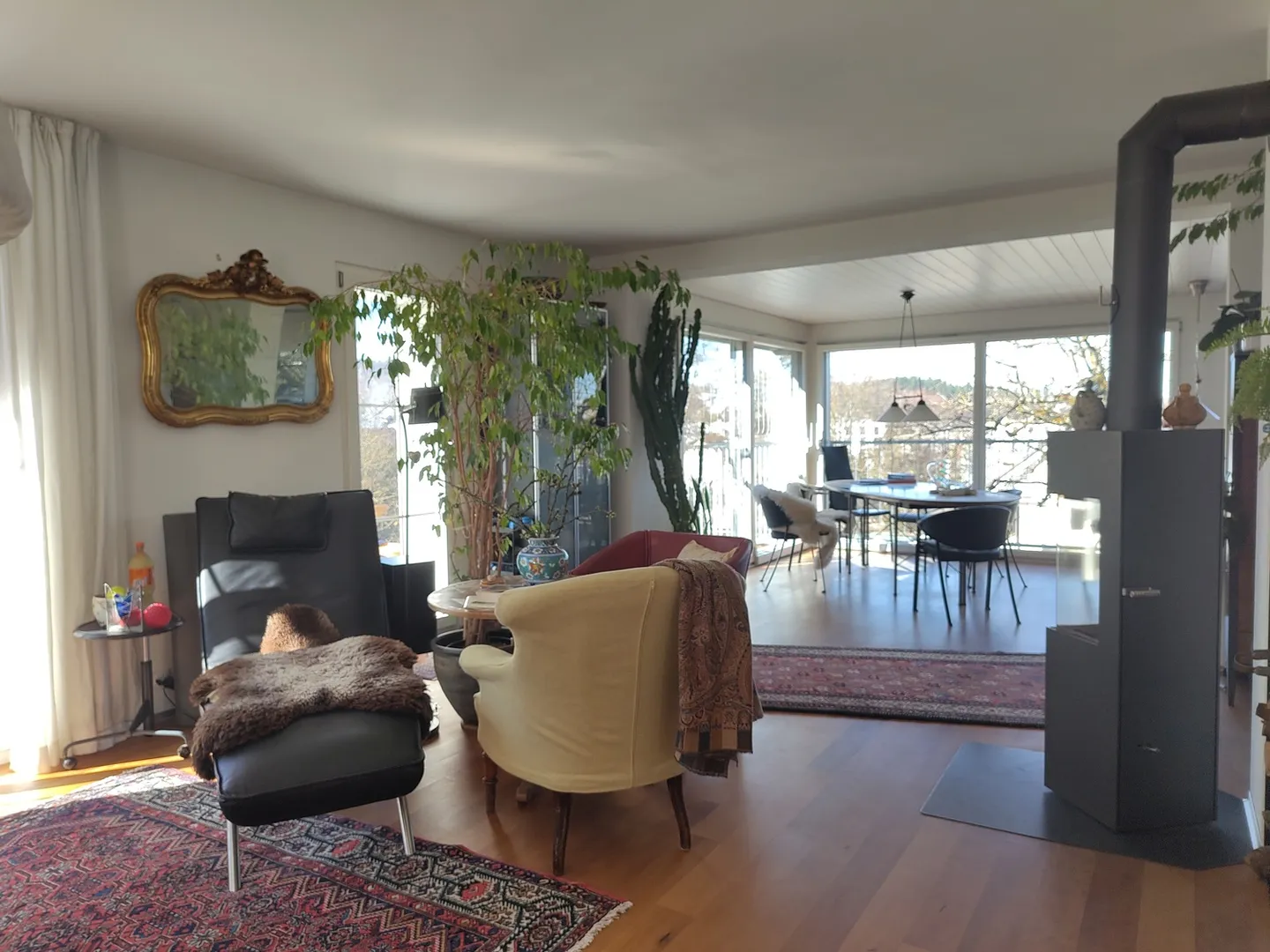 Charmantes Freistehendes Haus mit Garten - Foto 2 von 10