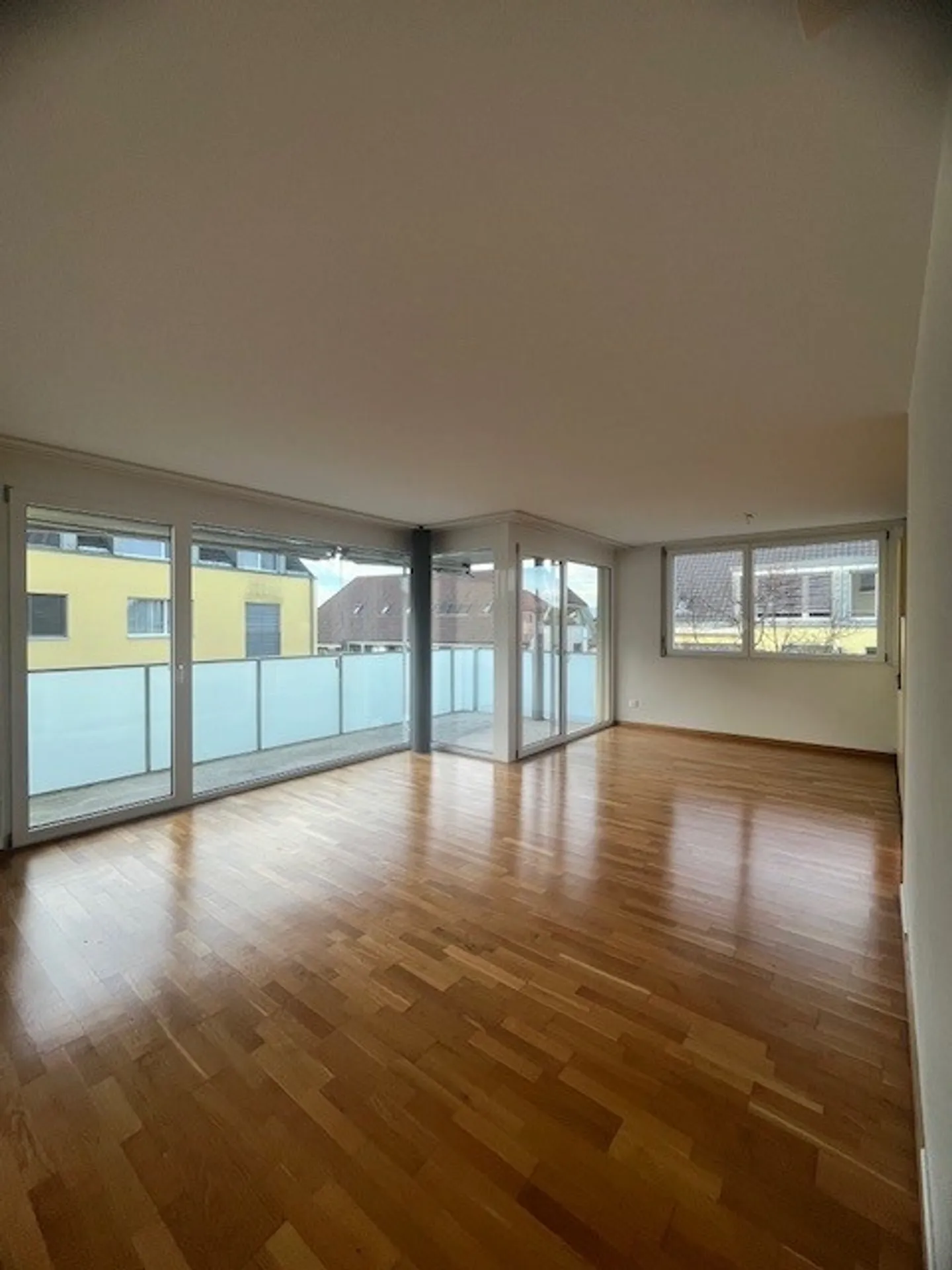 Appartement lumineux de 4,5 pièces au 2ème étage à louer ! - Photo 3 sur 12