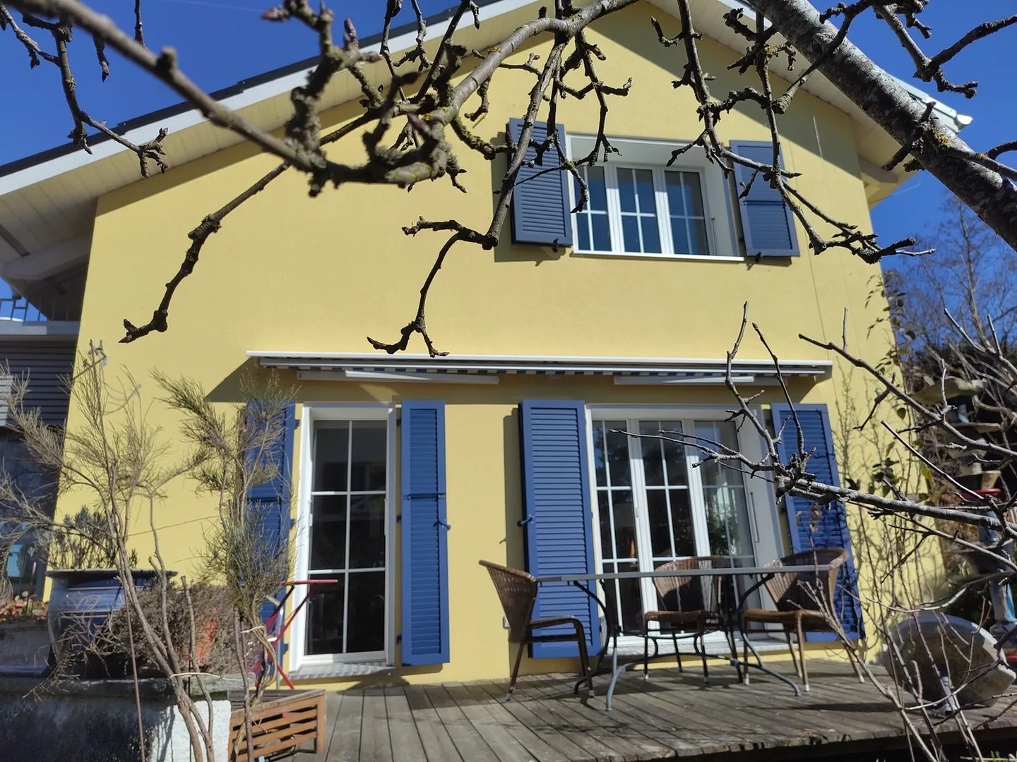 Charmantes Freistehendes Haus mit Garten - Foto 3 von 10