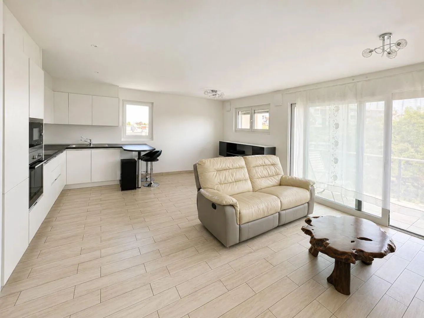 Bright 3.5-room apartment, top floor with open view - Photo 4 of 16