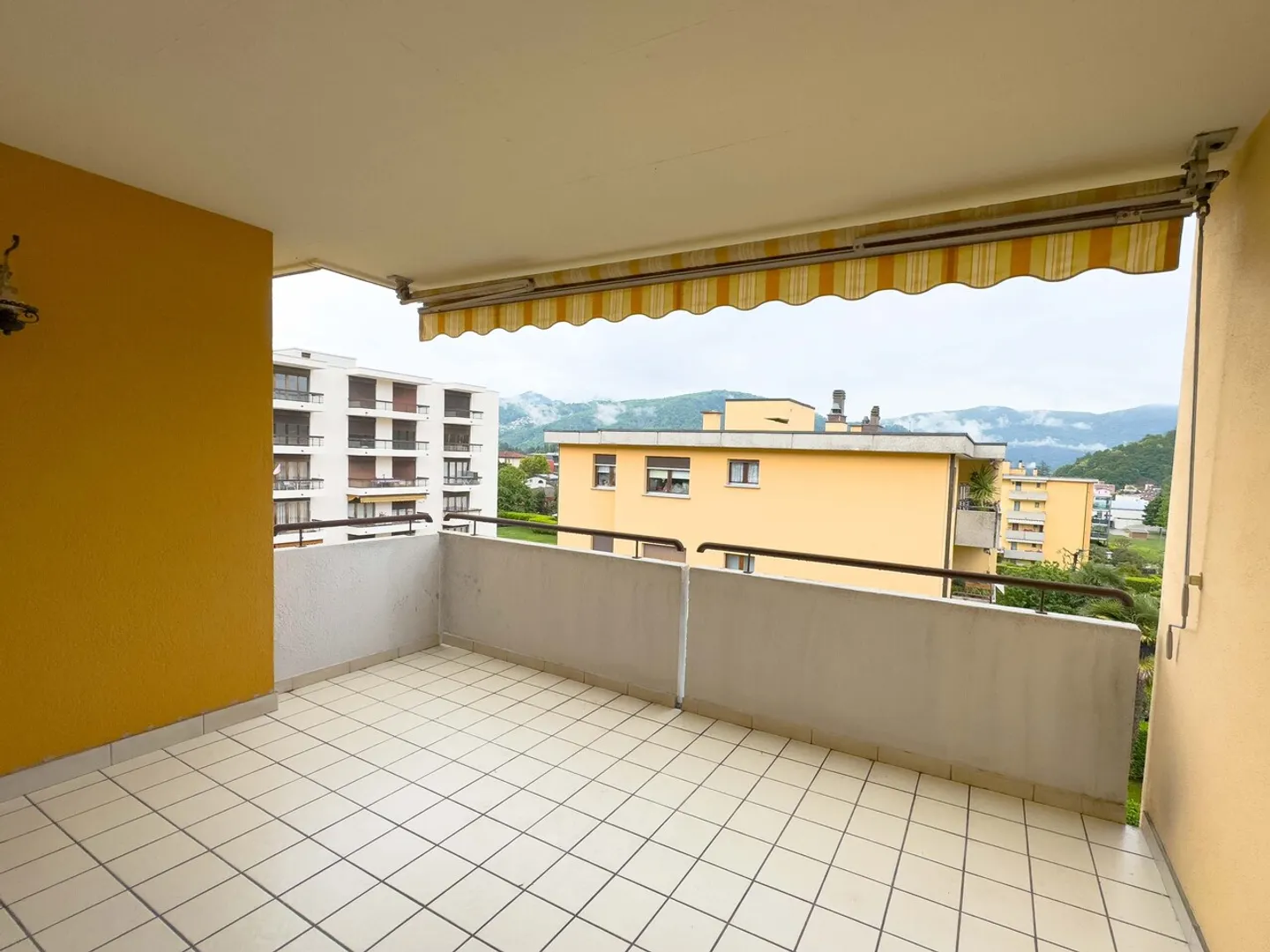Appartement Charmant avec Vue sur le Lac - Photo 8 sur 9