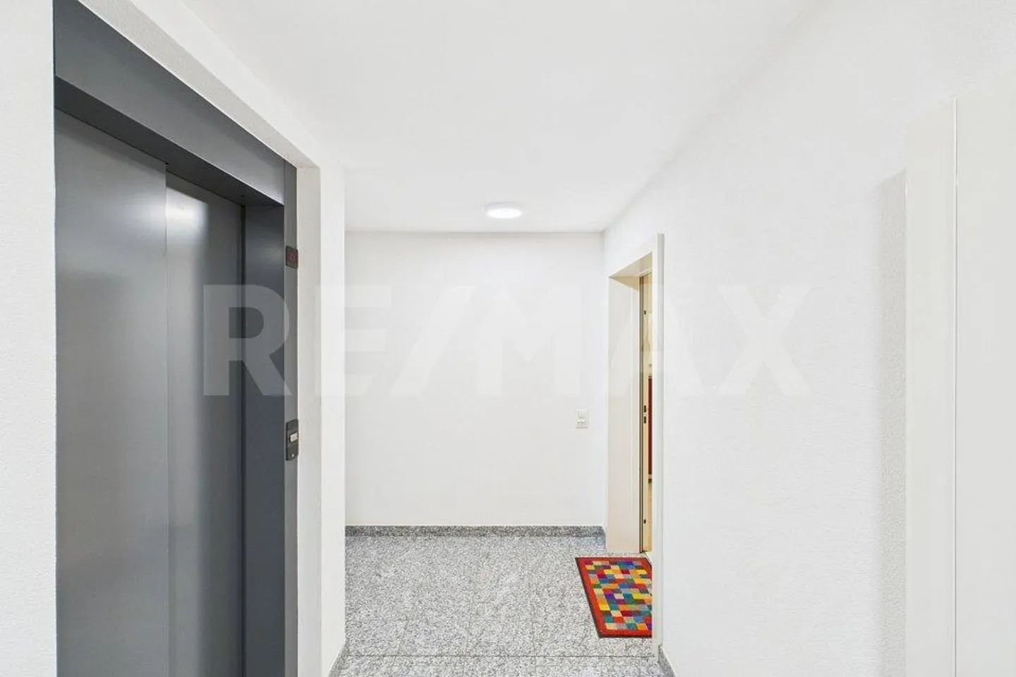 Bright and well-kept 3.5 rooms with parking - Photo 3 of 13