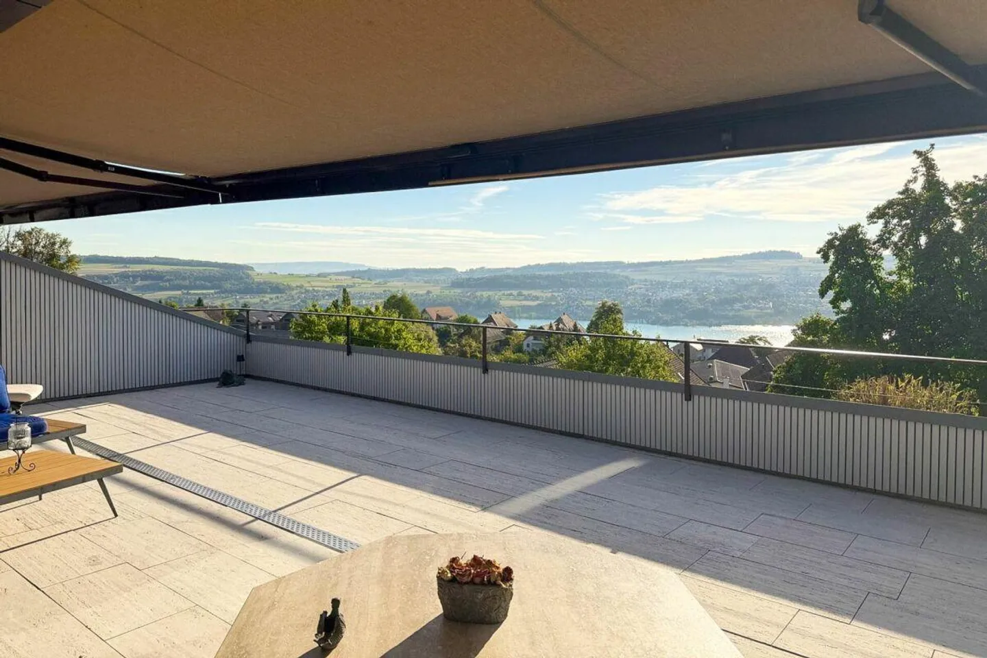 Herrliche Lage mit Seeblick: Exquisite 4 ½-Zimmer-Terrassenwohnung ... - Foto 1 di 10