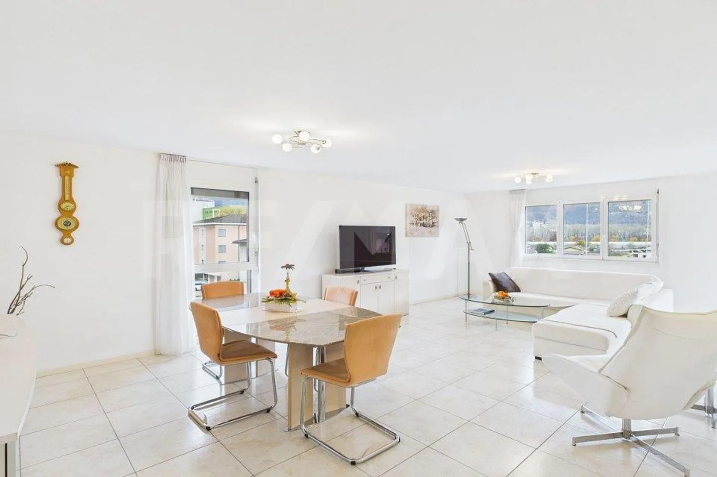 Bright and well-kept 3.5 rooms with parking - Photo 6 of 13