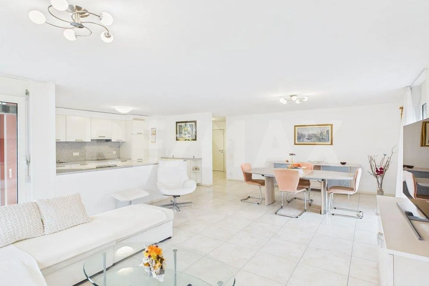 Bright and well-kept 3.5 rooms with parking - Photo 9 of 13