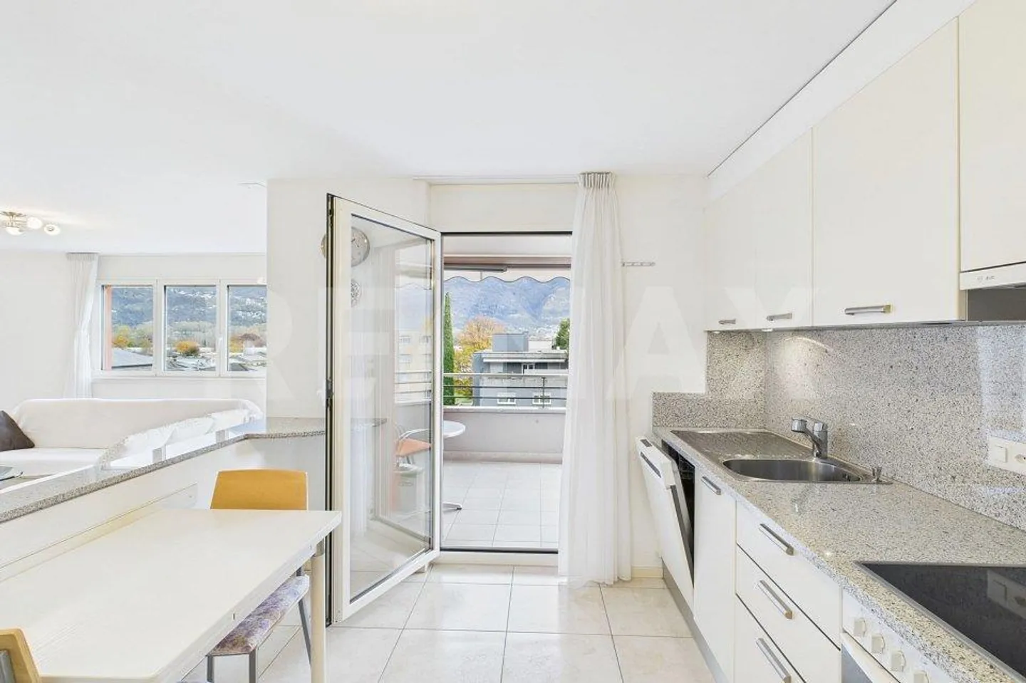 Bright and well-kept 3.5 rooms with parking - Photo 12 of 13