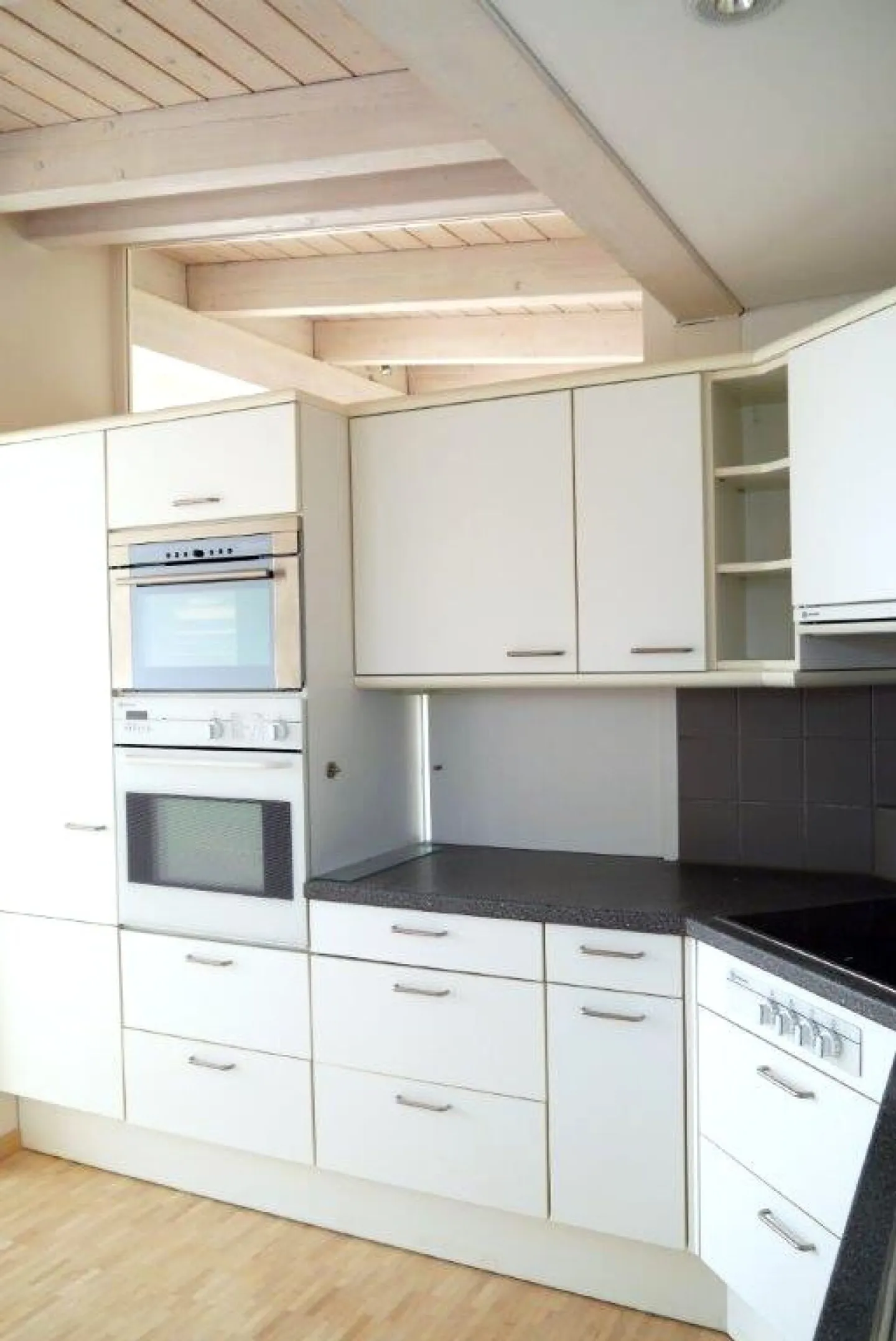 3.5-Room Maisonette Apartment in a Central Location - Photo 3 of 11