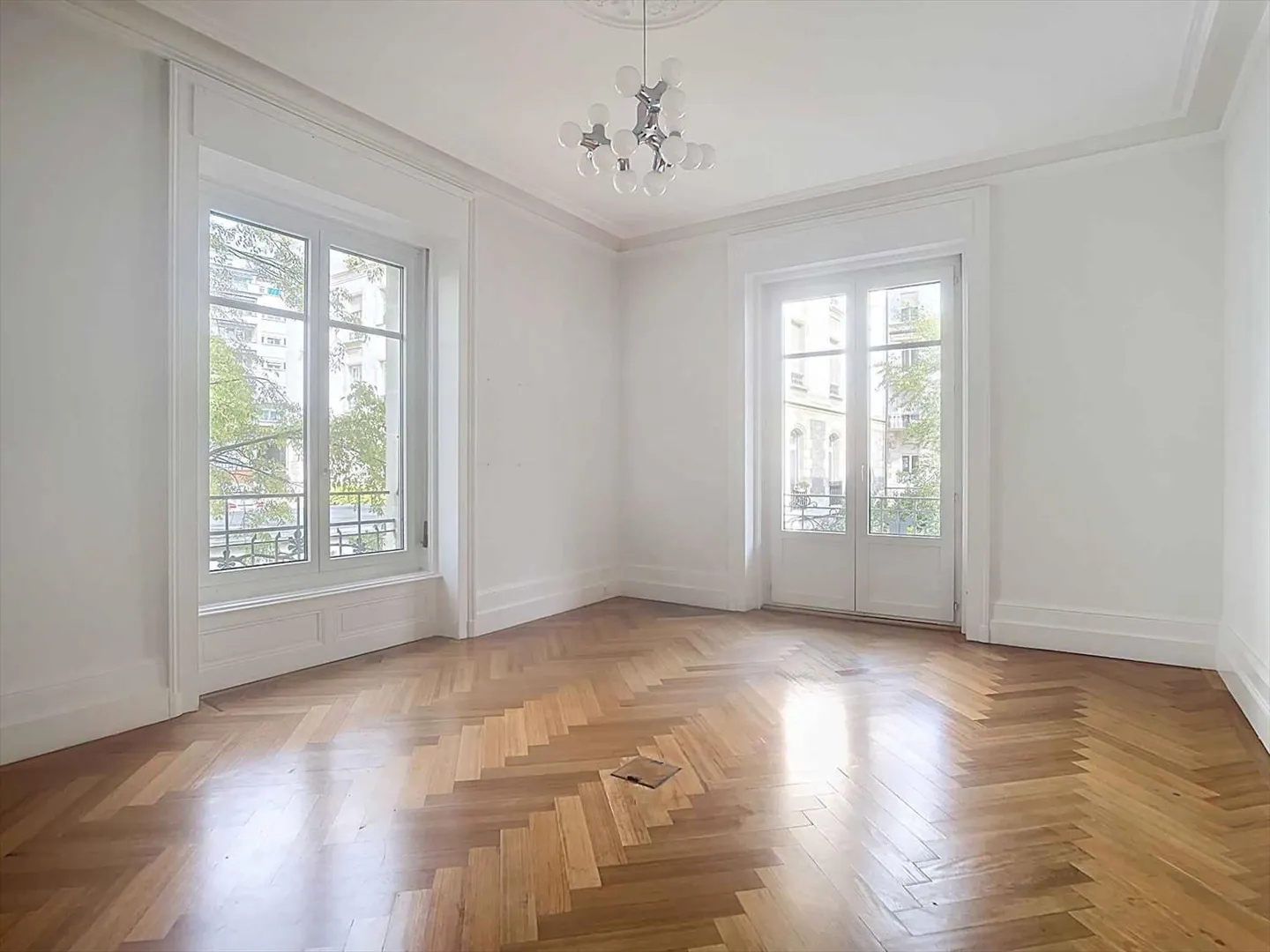 Prestigious apartment in the heart of the Florimont district - Photo 4 of 13