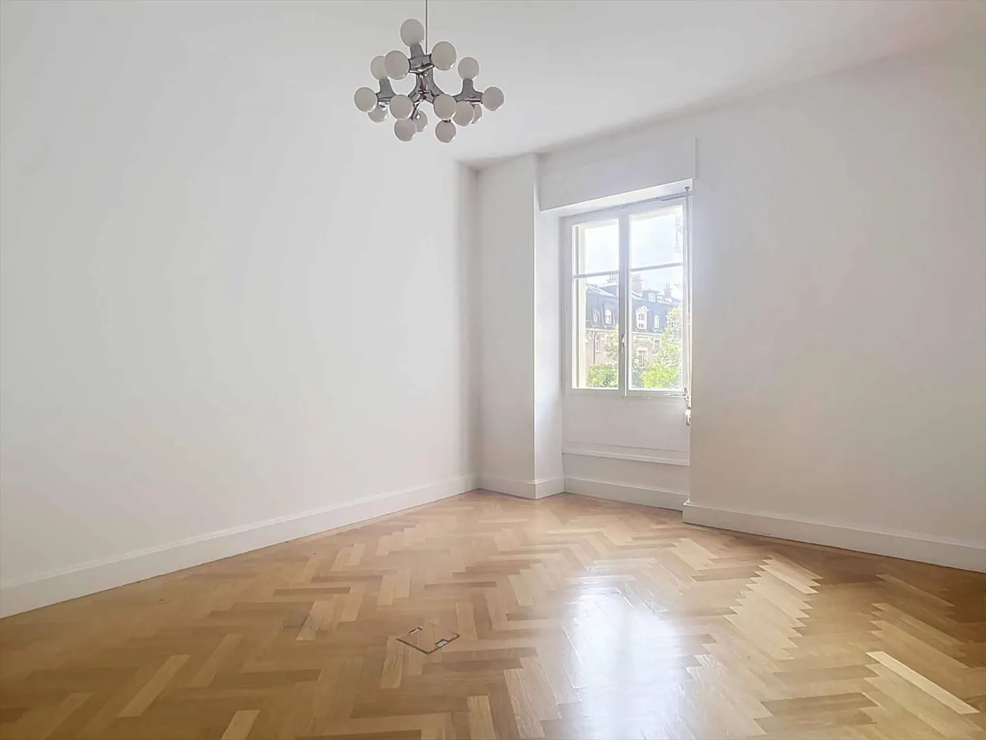 Prestigious apartment in the heart of the Florimont district - Photo 6 of 13