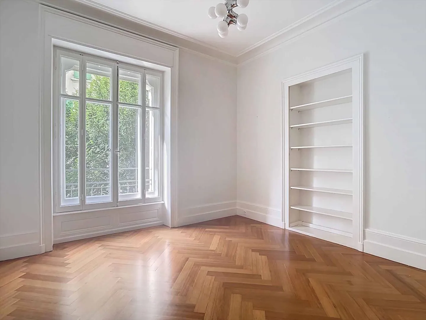 Prestigious apartment in the heart of the Florimont district - Photo 8 of 13
