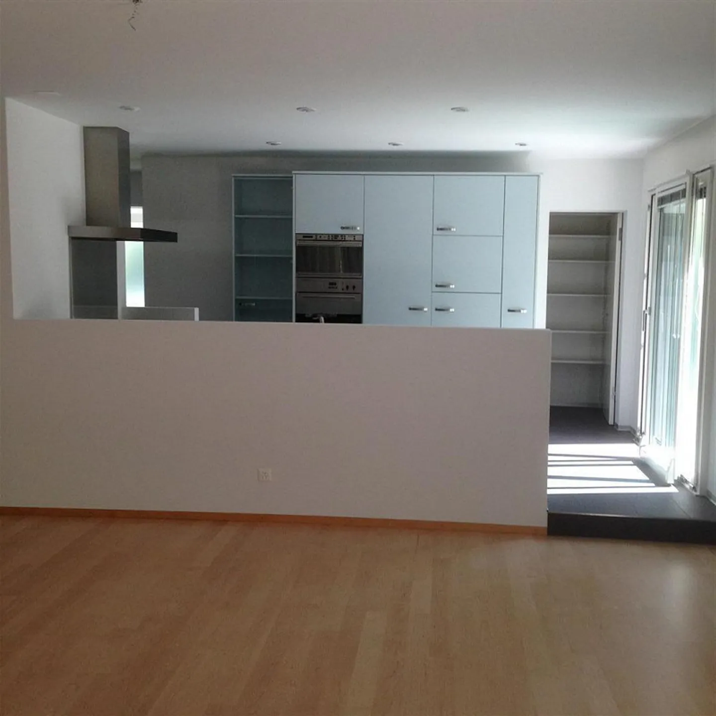 Detached 6.5-room single-family house - Photo 3 of 12