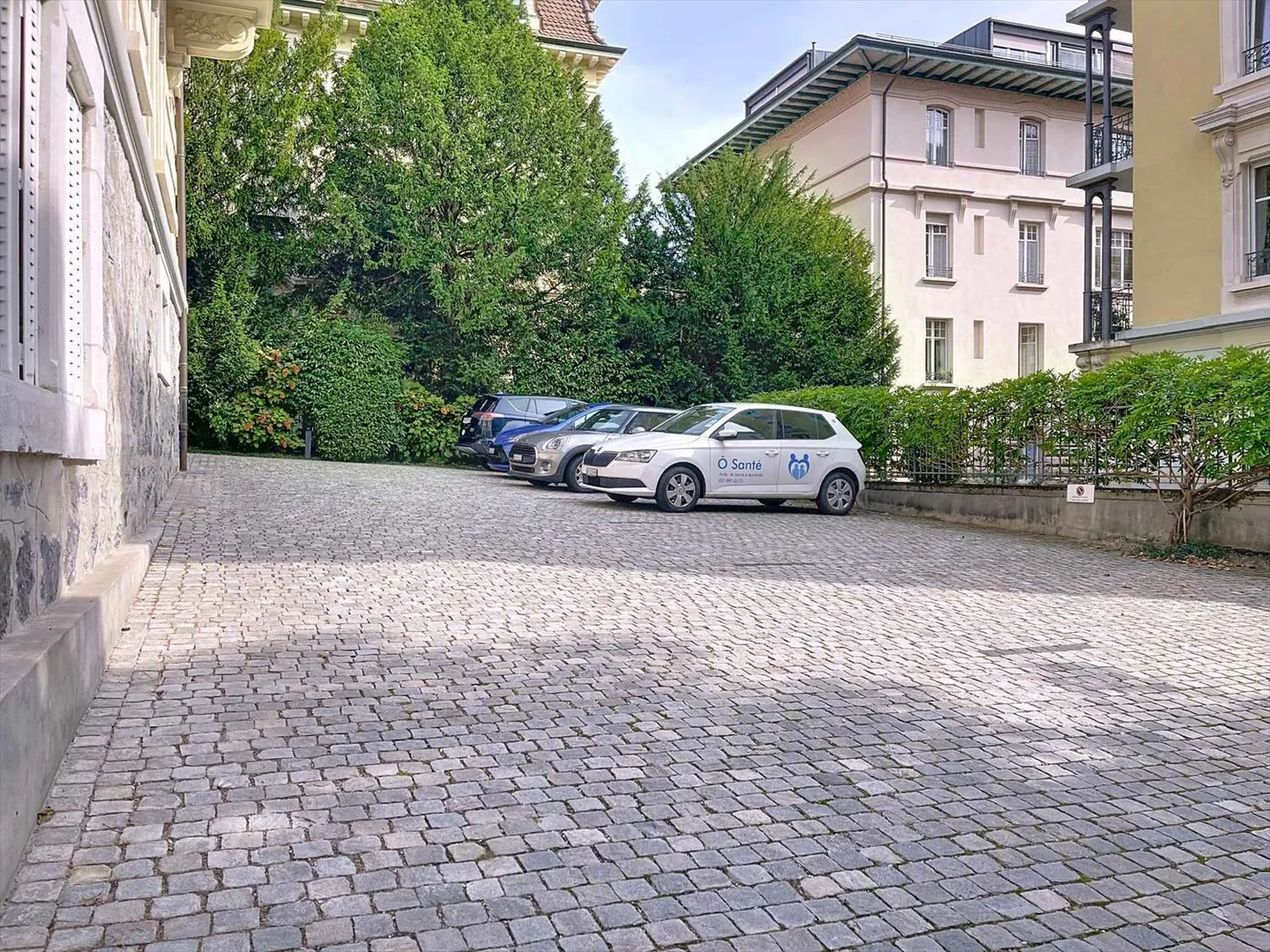 Prestigious apartment in the heart of the Florimont district - Photo 11 of 13