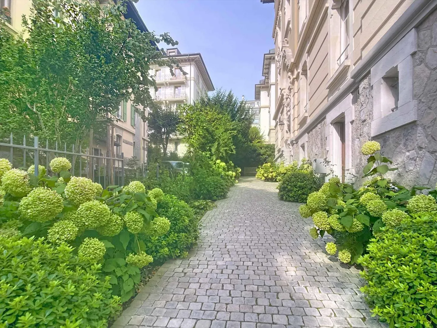 Prestigious apartment in the heart of the Florimont district - Photo 12 of 13