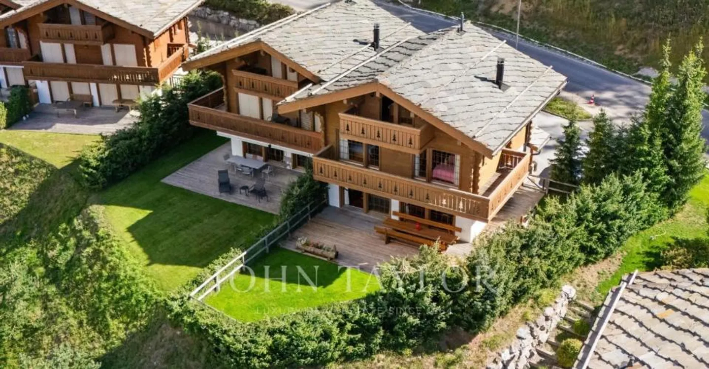Chalet with panoramic view - Photo 1 of 12