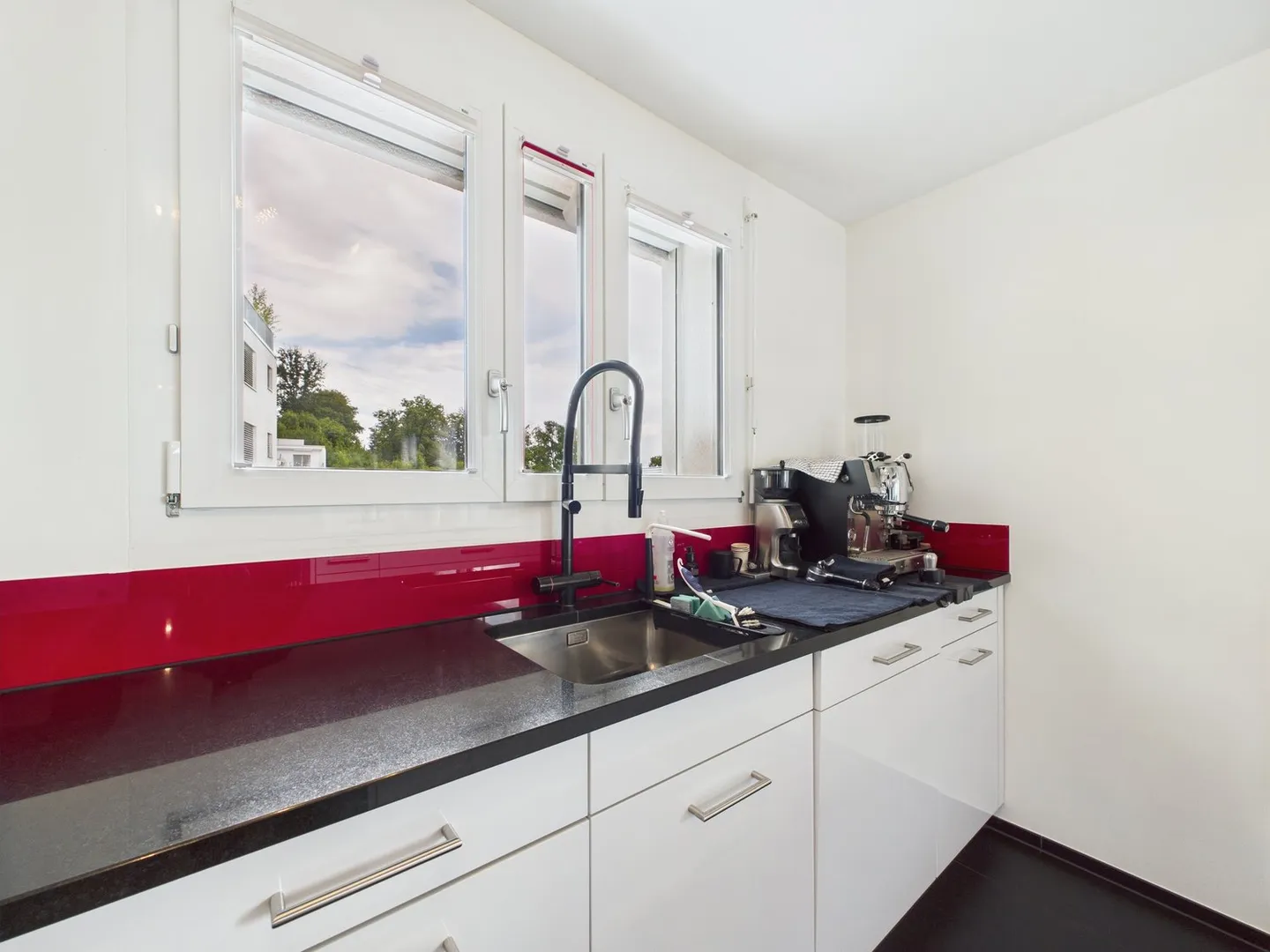 Terrace Jewel with a View over Zurich - Photo 10 of 21