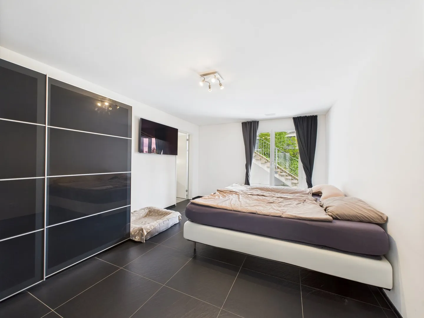 Terrace Jewel with a View over Zurich - Photo 12 of 21