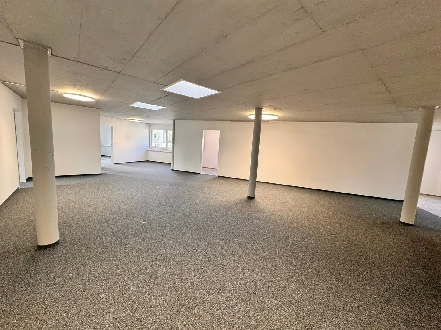 Espace commercial de haute qualité dans le développement "Papiri" - Photo 4 sur 14