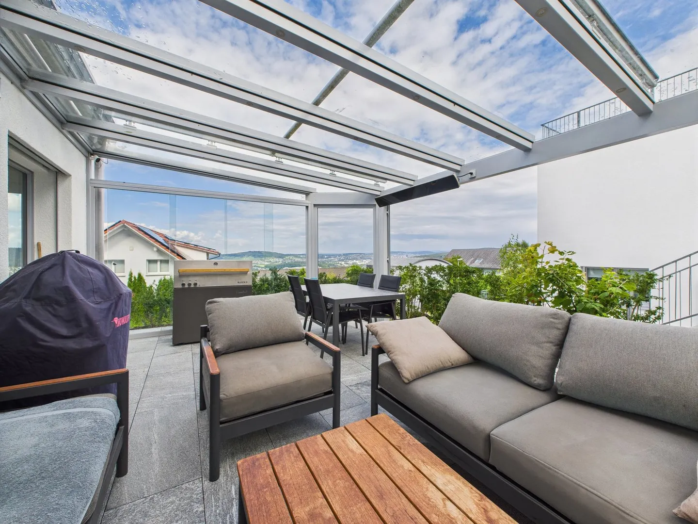 Terrace Jewel with a View over Zurich - Photo 16 of 21