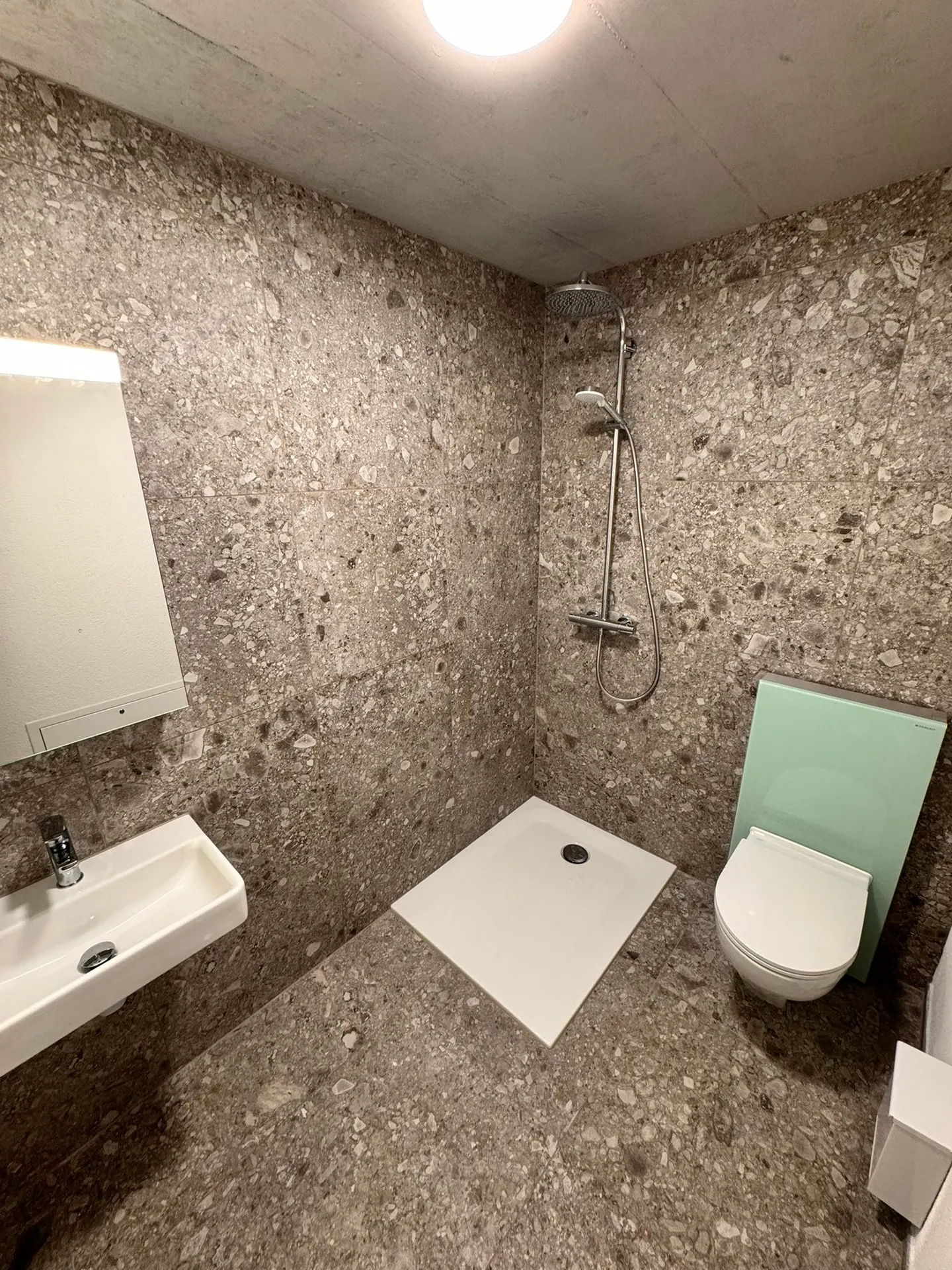 Espace commercial de haute qualité dans le développement "Papiri" - Photo 8 sur 14