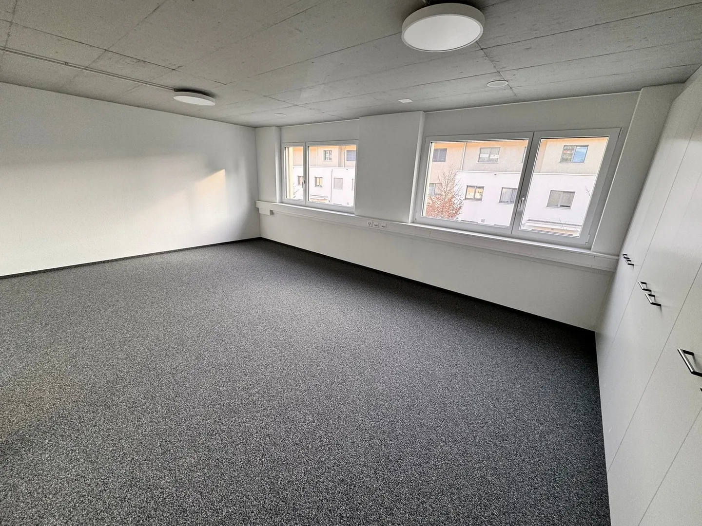 Espace commercial de haute qualité dans le développement "Papiri" - Photo 12 sur 14