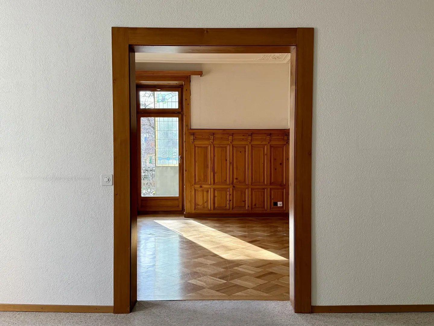 Appartement de 4,5 pièces dans un immeuble ancien avec de hauts plafonds - Photo 7 sur 15