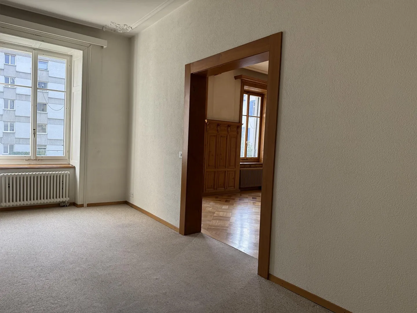 Appartement de 4,5 pièces dans un immeuble ancien avec de hauts plafonds - Photo 8 sur 15