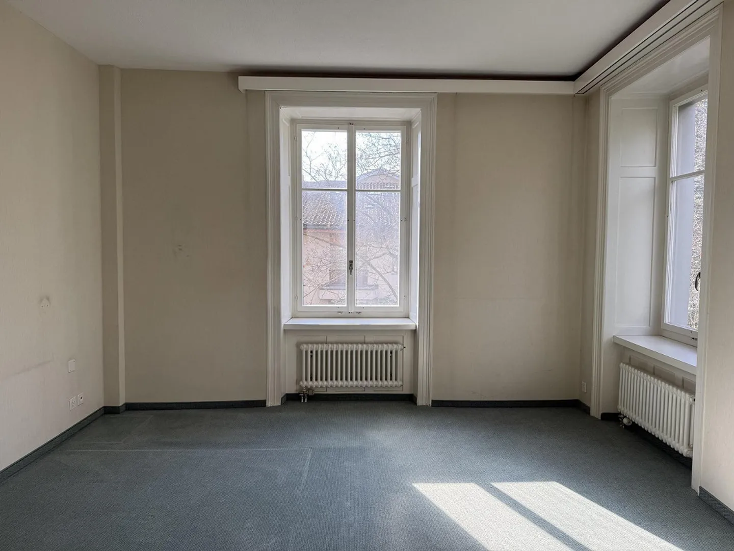 Appartement de 4,5 pièces dans un immeuble ancien avec de hauts plafonds - Photo 10 sur 15