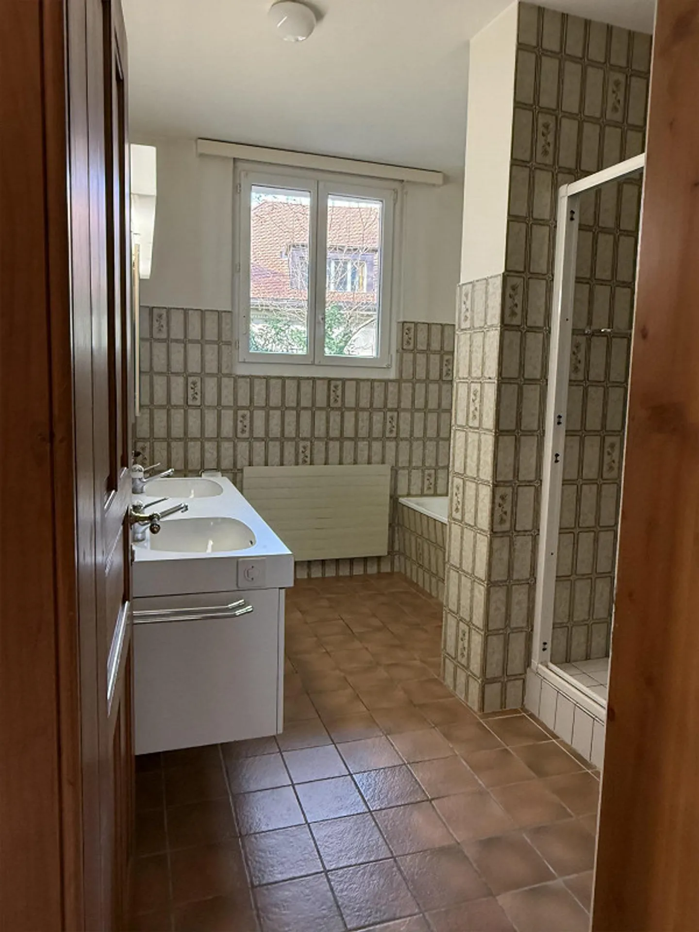 Appartement de 4,5 pièces dans un immeuble ancien avec de hauts plafonds - Photo 13 sur 15