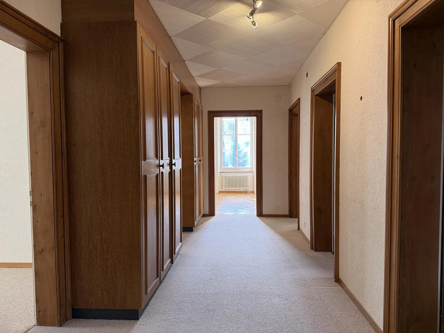 Appartement de 4,5 pièces dans un immeuble ancien avec de hauts plafonds - Photo 14 sur 15