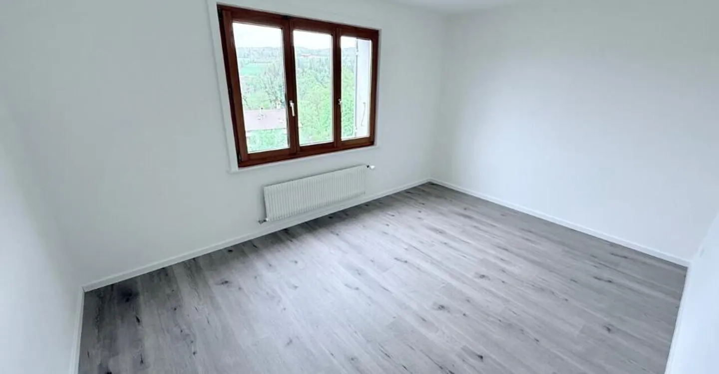 4-room apartment on the 2nd floor - Photo 3 of 7