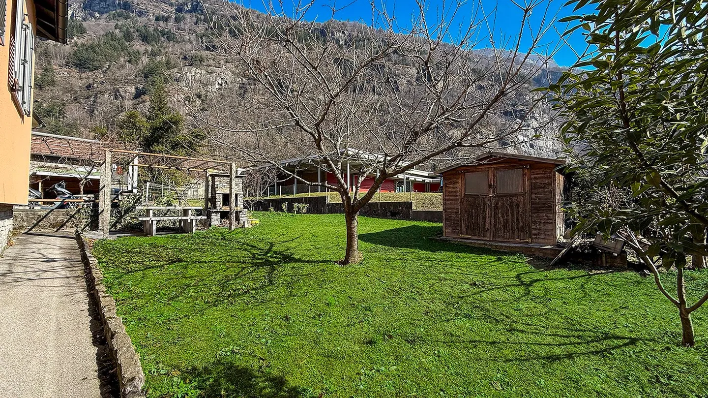 Single-family house with large garden - Photo 5 of 18