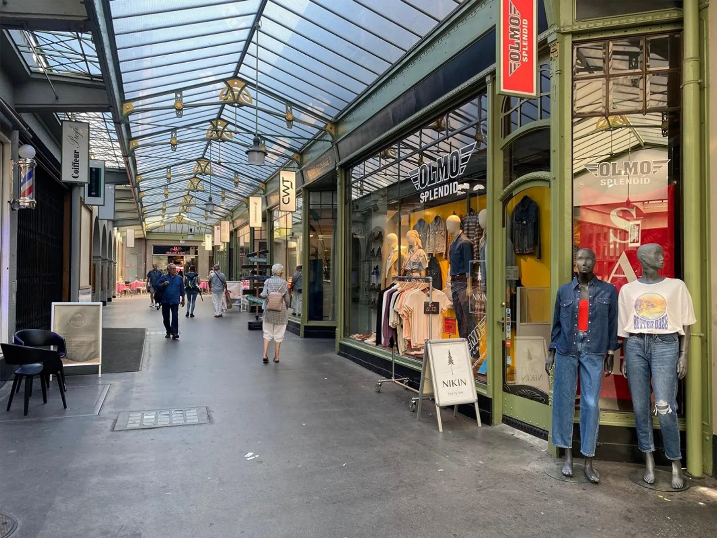 Espace de vente dans un emplacement de choix ! - Photo 2 sur 4