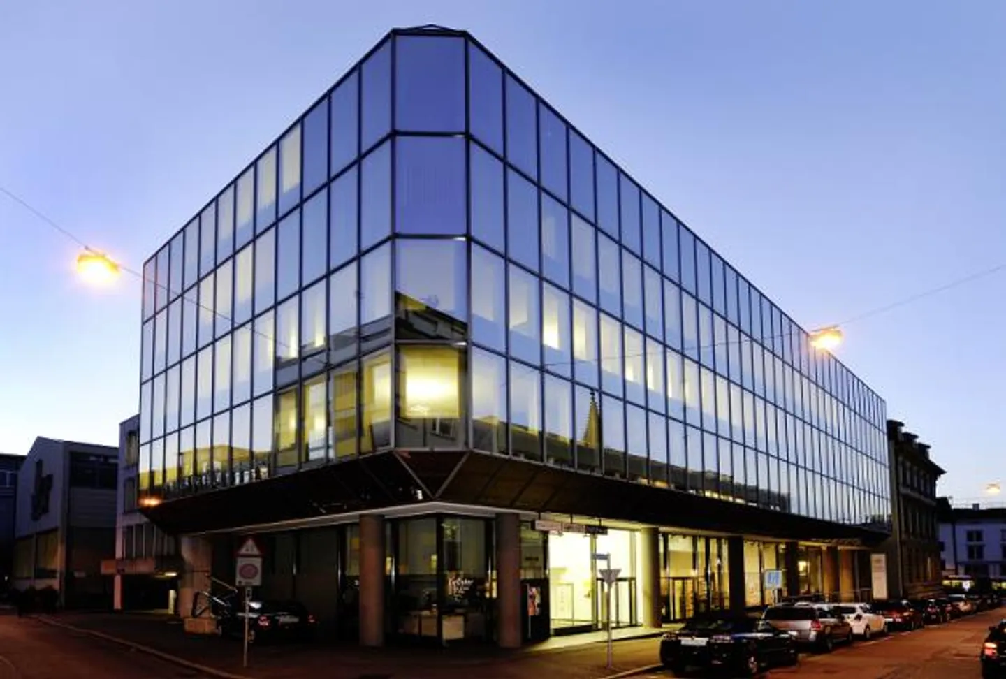 Proche d'Aeschenplatz - Place de parking pour moto ou Smart - Photo 1 sur 2