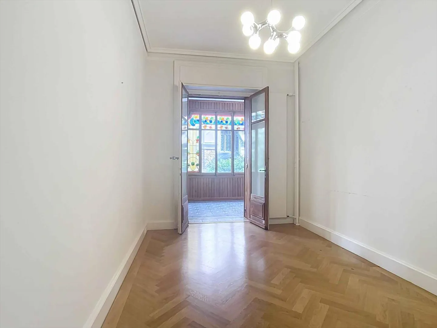 Prestigious garden-level apartment in the heart of the Florimont district - Photo 4 of 13