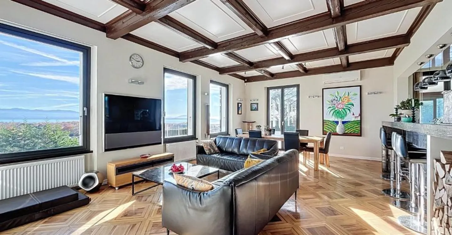 Magnificent villa with breathtaking views of the lake - Photo 5 of 11