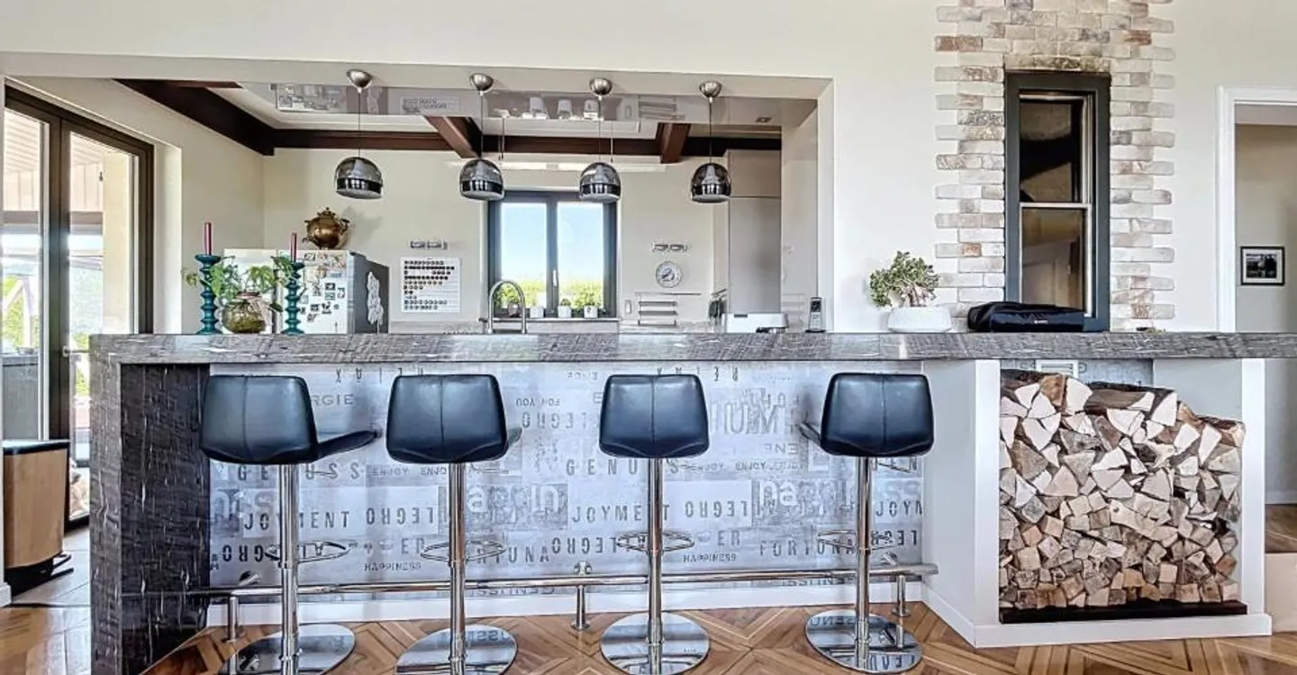 Magnificent villa with breathtaking views of the lake - Photo 6 of 11
