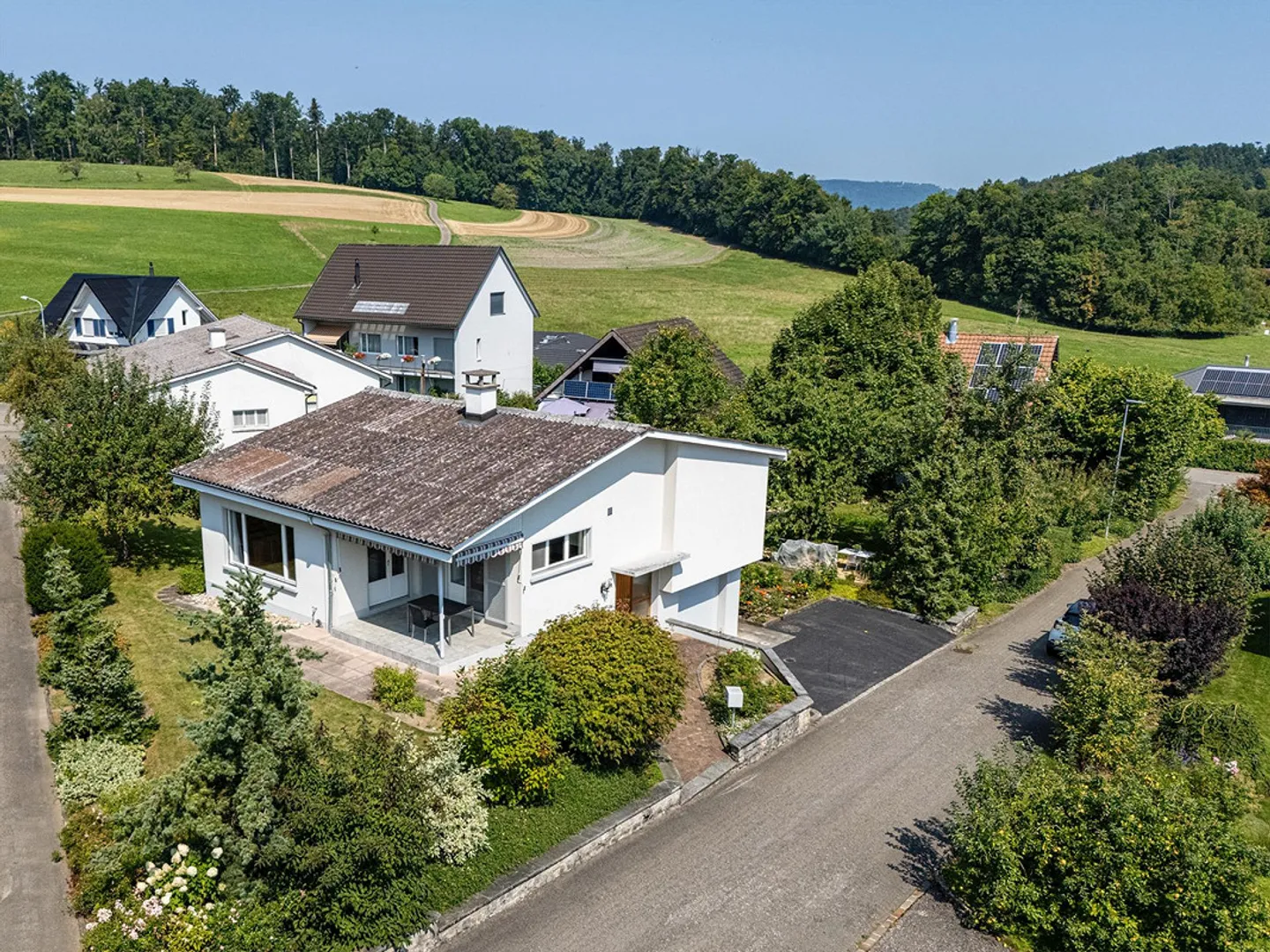 Charmantes Einfamilienhaus im Grünen - Foto 1 von 24