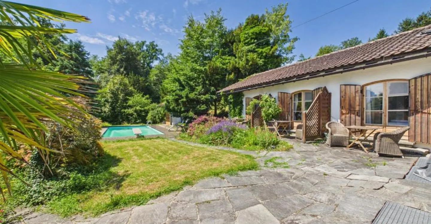 Luxuriöse Villa mit Pool & Privatstrand  absolute Privatsphäre am Vierwaldstättersee - Foto 3 von 12