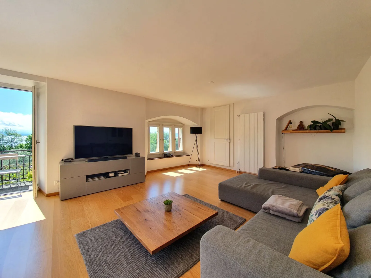Magnifico appartamento con giardino e vista lago - Foto 4 di 14