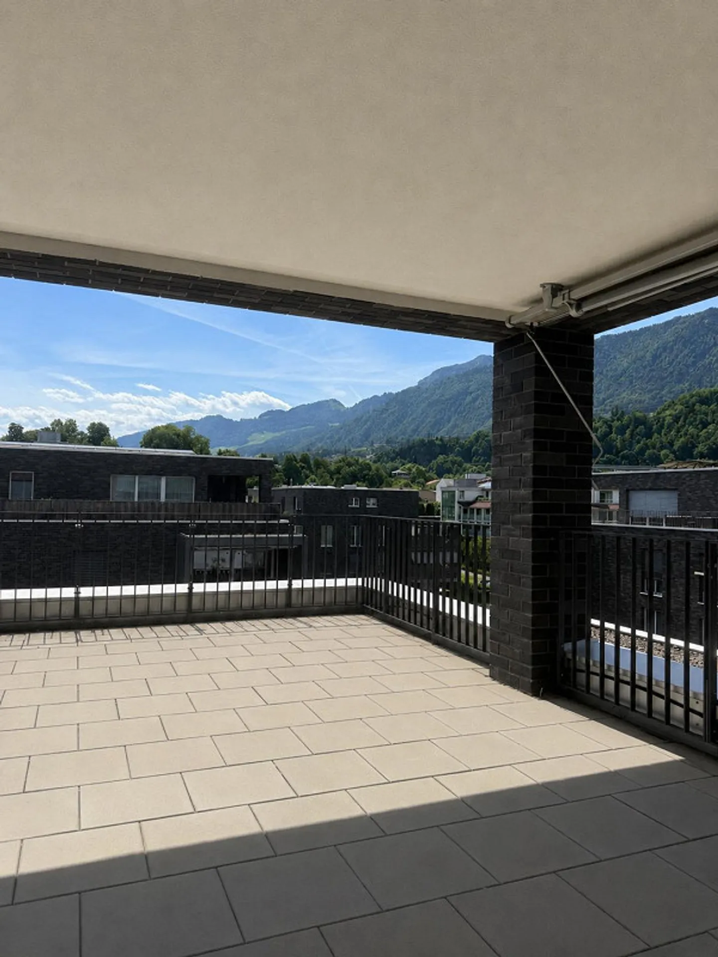 Incantevole attico di 2,5 stanze con vista sulle montagne a Oberarth - Foto 12 di 13