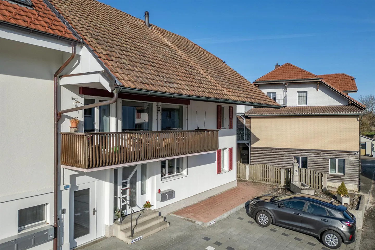 Charming 4.5-room apartment with balcony and garage in Etziken - Photo 3 of 16