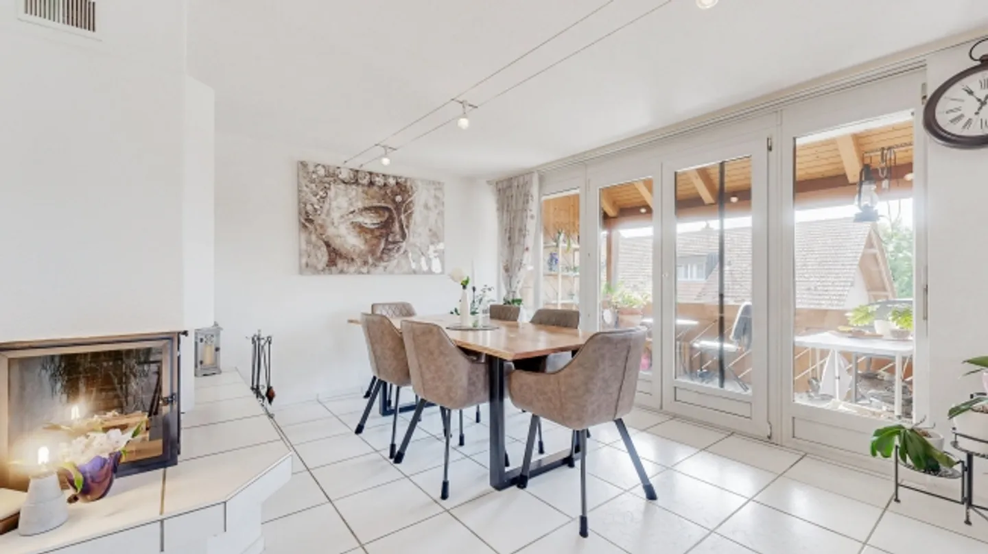 SPAZIOSO E AFFASCINANTE - MAISONETTE DI 5,5 STANZE - Foto 1 di 8