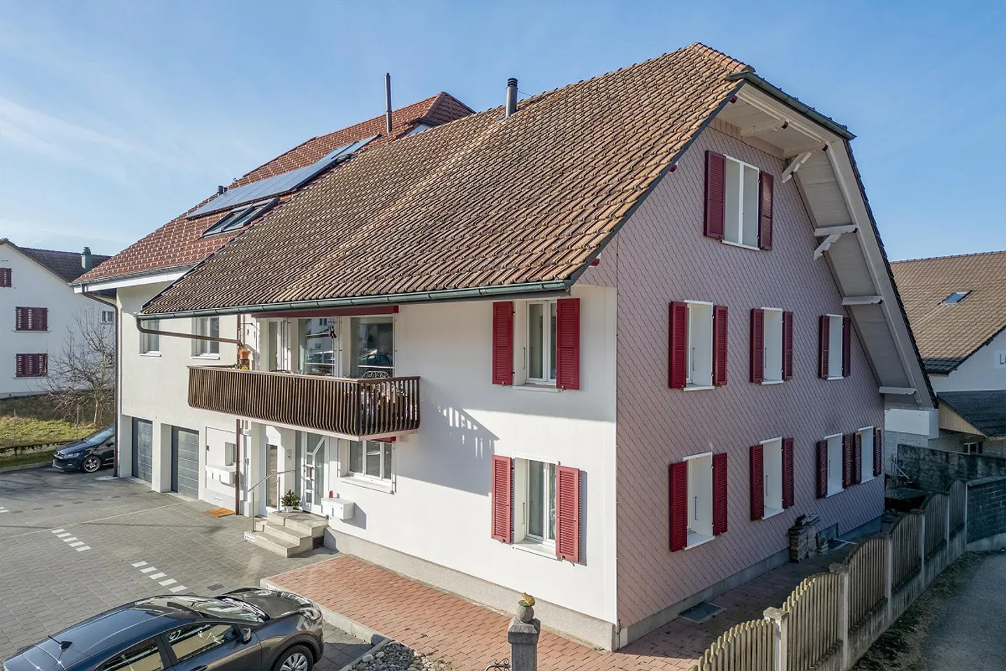 Charming 4.5-room apartment with balcony and garage in Etziken - Photo 4 of 16