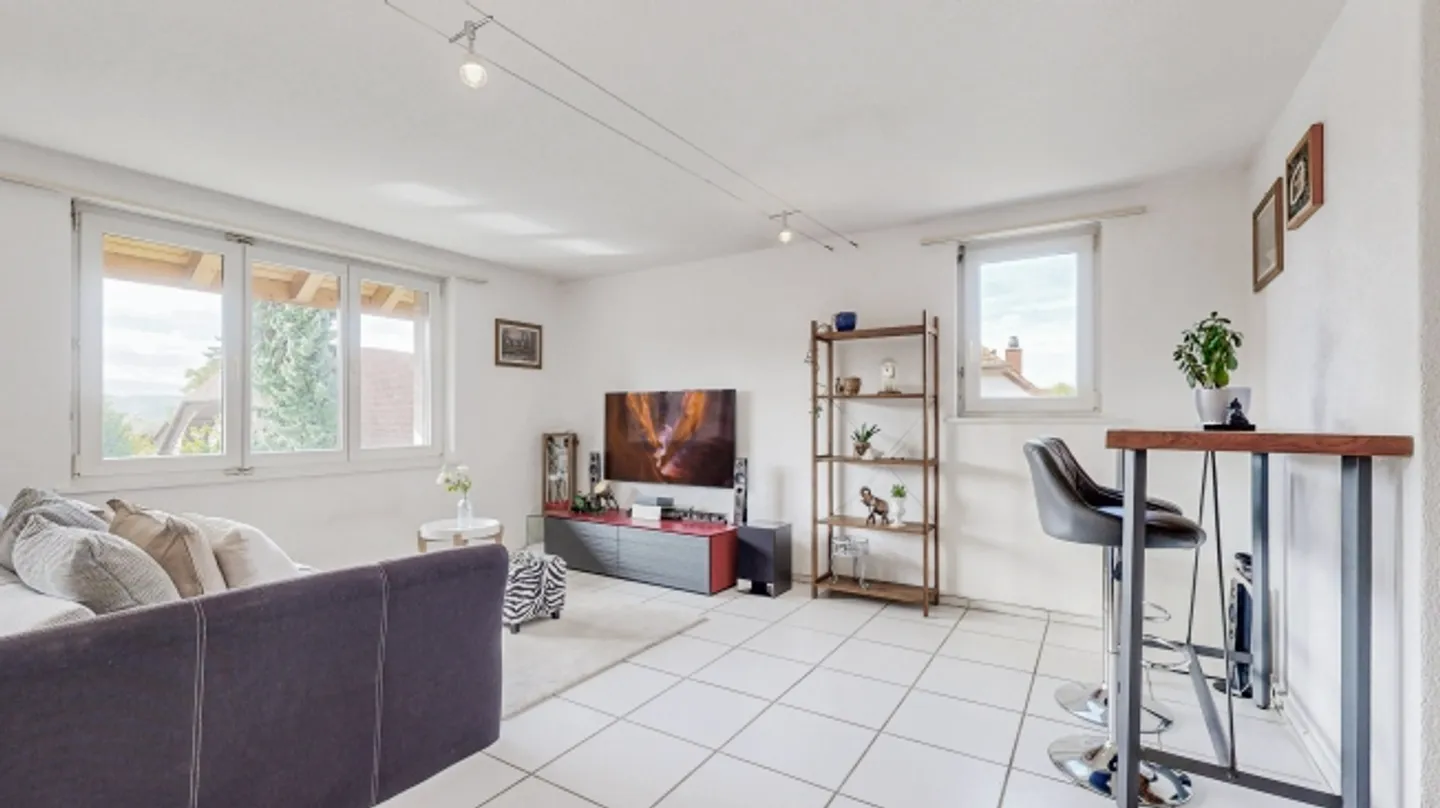 SPAZIOSO E AFFASCINANTE - MAISONETTE DI 5,5 STANZE - Foto 2 di 8