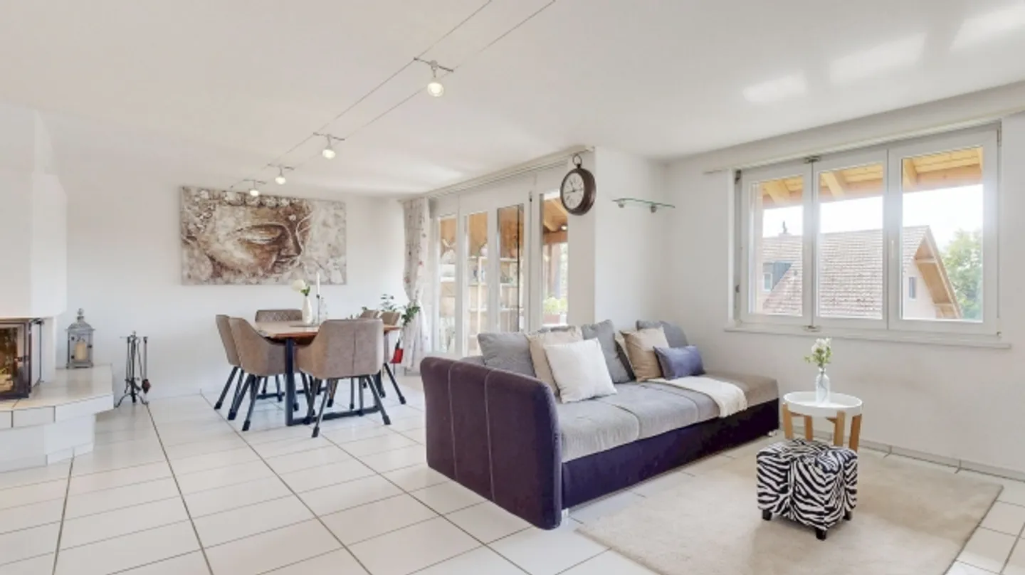 SPAZIOSO E AFFASCINANTE - MAISONETTE DI 5,5 STANZE - Foto 3 di 8
