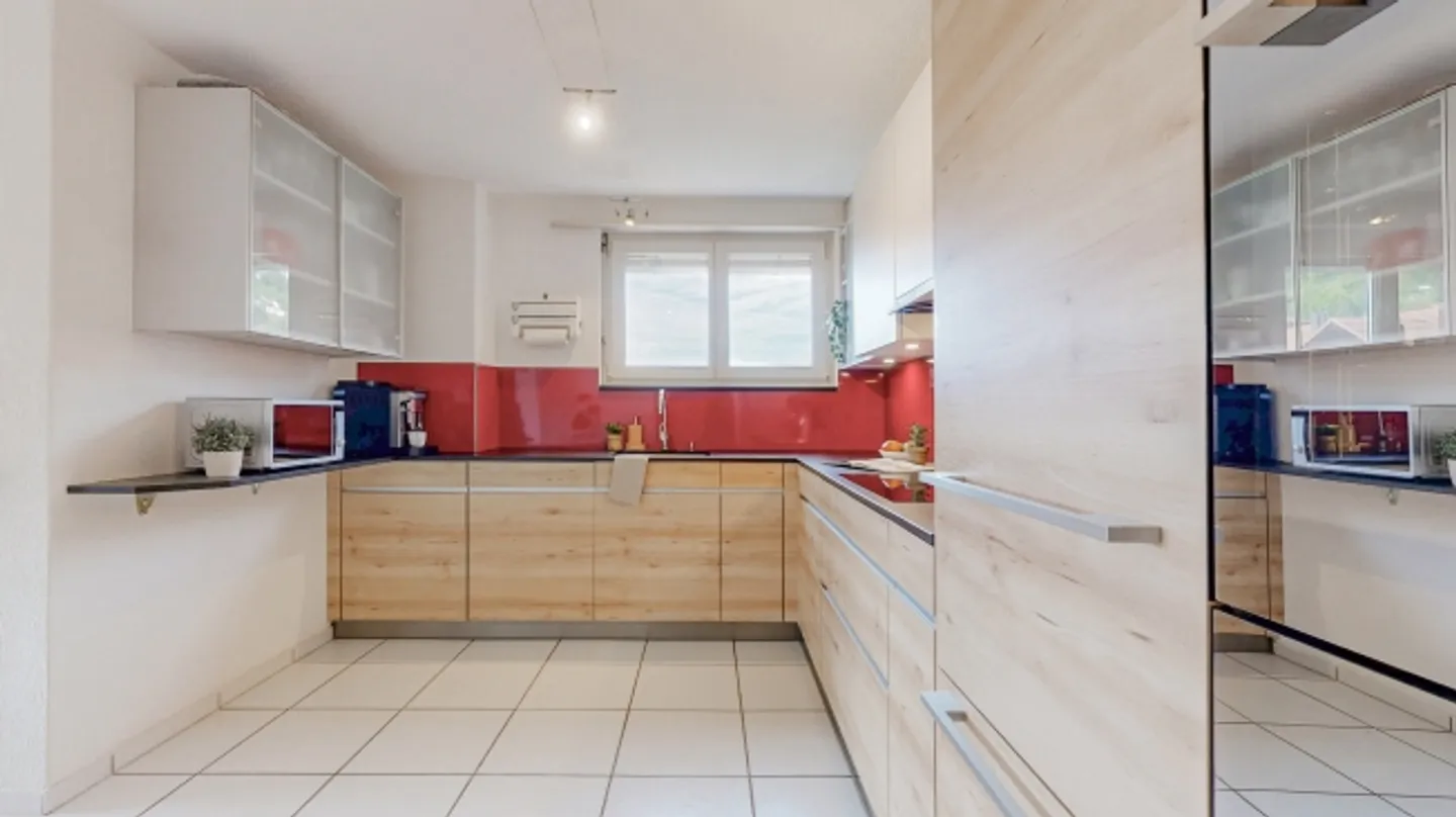 SPAZIOSO E AFFASCINANTE - MAISONETTE DI 5,5 STANZE - Foto 5 di 8